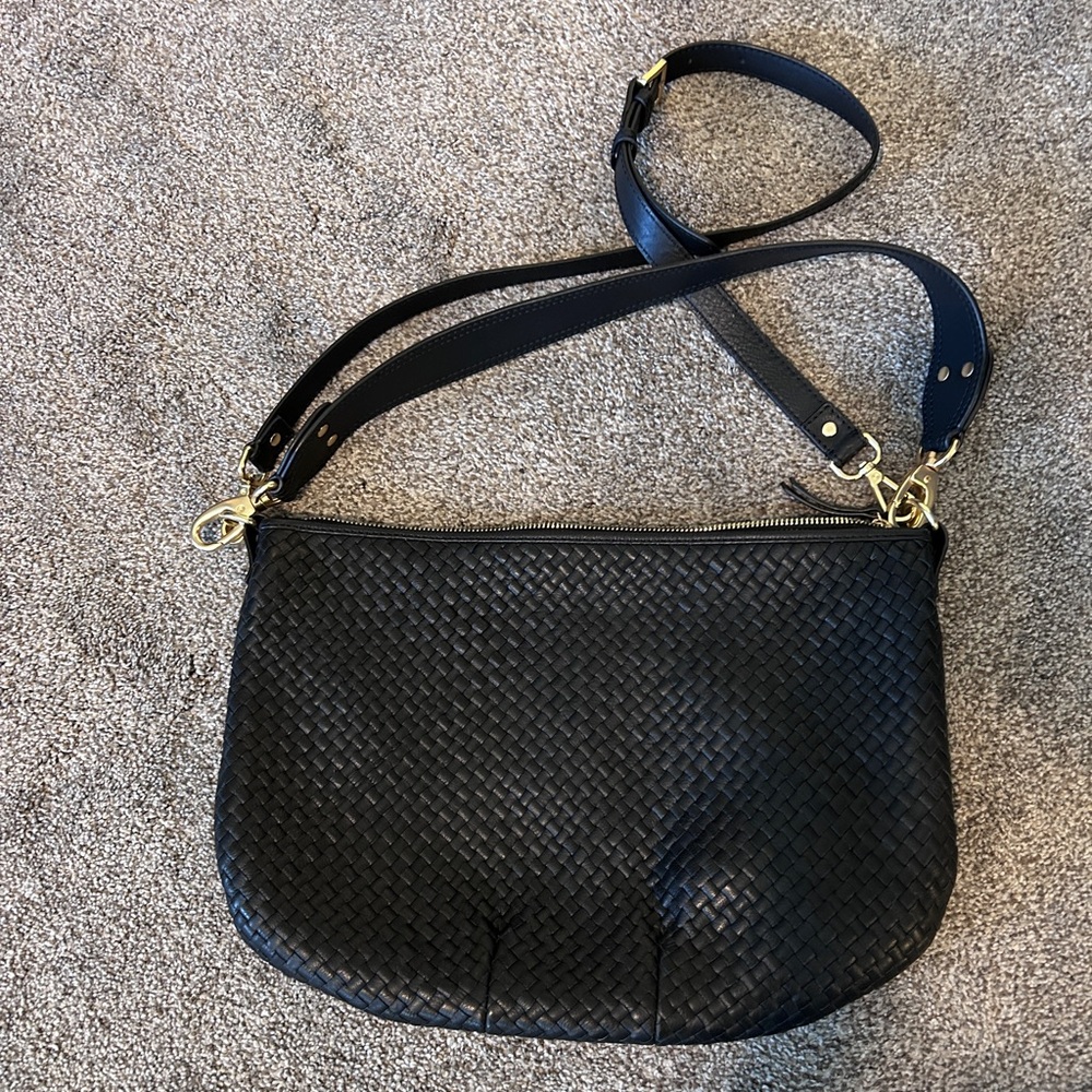 Quince woven crescent bag